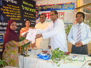 Mr. Rashed Khan Menon, President of the Bangladesh Workers Party, and Mr. A K M Mozammel Haque, President of the Standing Committee of Parliament on Land Ministry, are presenting certificates to Trainees of Free Computer Training (Batch 88); Dr. M Helal is presiding. (2009)