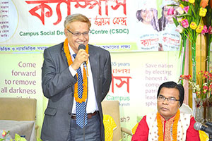 Managing Director of Robi Axiata Ltd., Mahtab Uddin Ahmed gives Special Gift to the Participants of Free English Course (Batch 19) as Chief Guest; Dr. M Helal is presiding over. (2017)