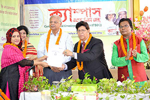 Foreign Minister, Dr. A.K. Abdul Momen is giving Certificates to the Participants of Free English Course (Batch 16) as Chief Guest; Dr. M Helal is presiding over. (2016)