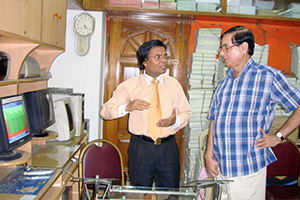 Dr. M Helal explains CMD Technology to Mr. Shafiq Ahmed Siddique, Eminent Professor of Dhaka University and Chairman of BUBT (2011)