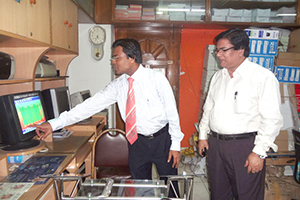 Dr. M Helal is explaining CMD Technology to Vice-Chancellor of Bangabandhu Sheikh Mujibur Rahman Agricultural University Prof. Dr. Abdul Mannan Akanda (2012)